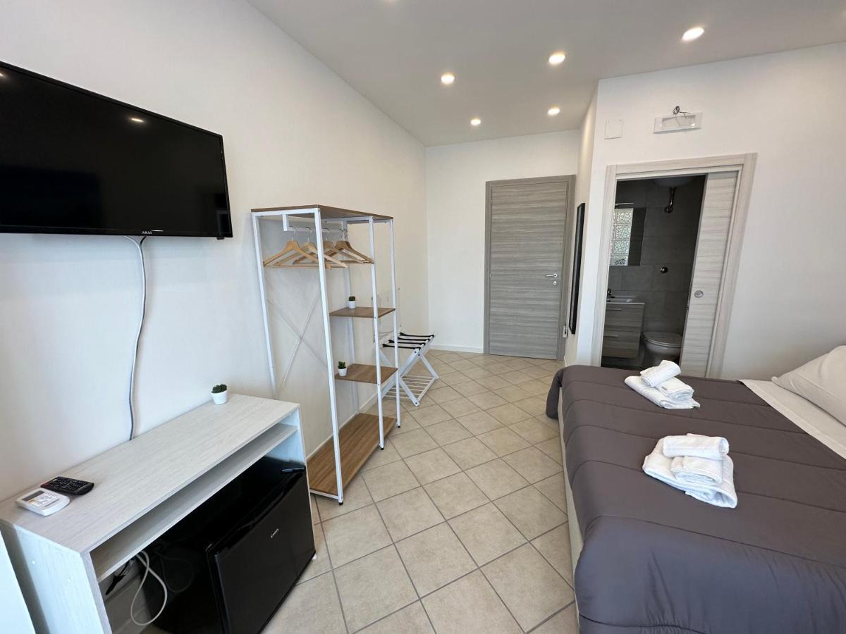 B&B Off Rooms And Relax Neapel Exterior foto