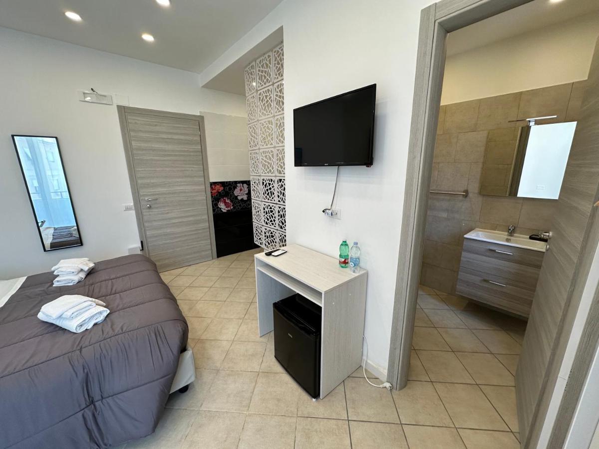 B&B Off Rooms And Relax Neapel Exterior foto
