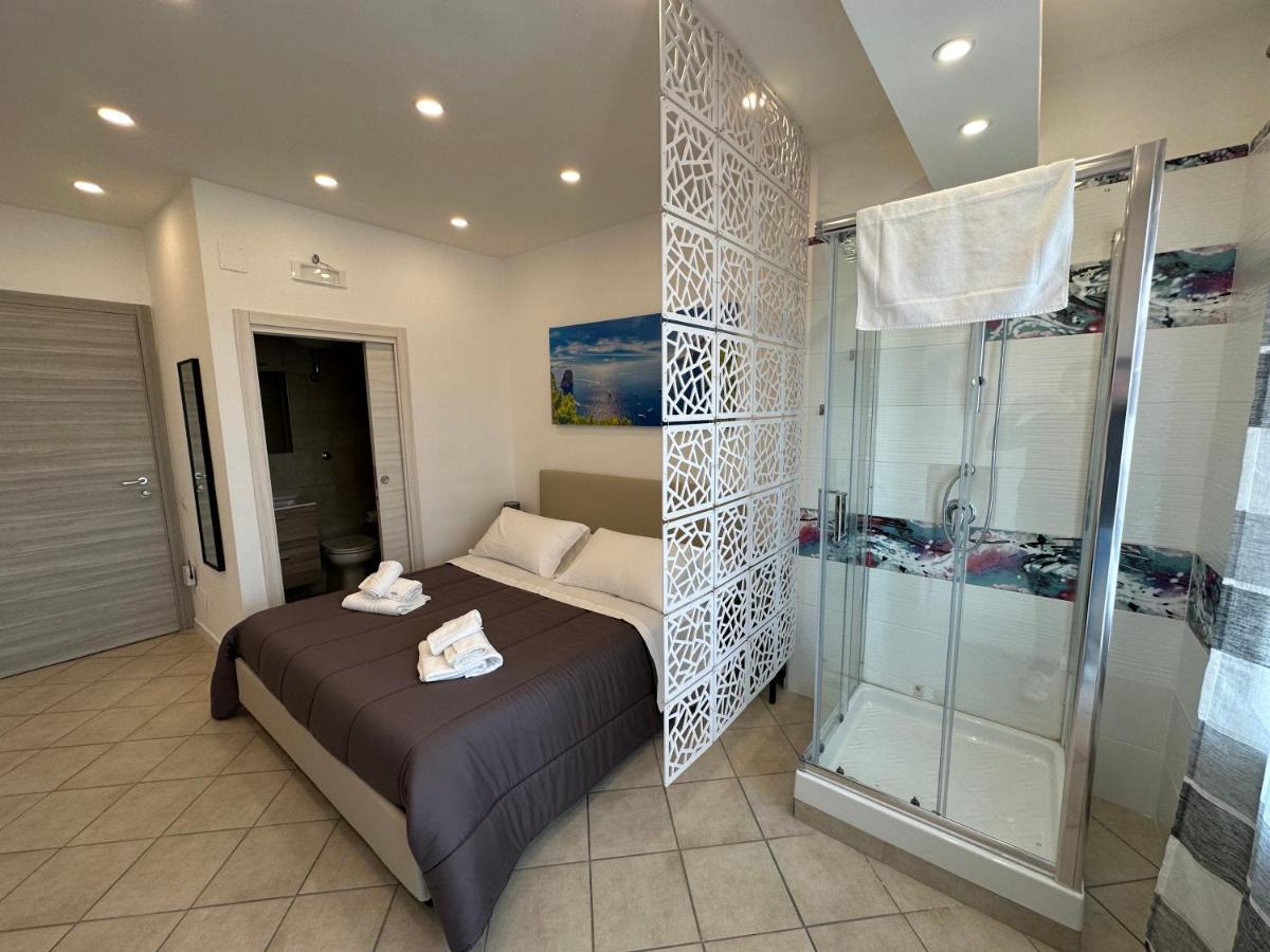 B&B Off Rooms And Relax Neapel Exterior foto