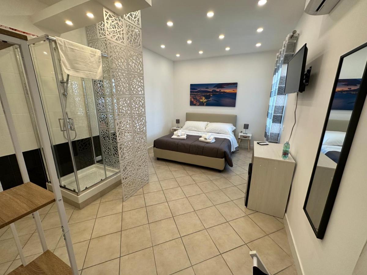 B&B Off Rooms And Relax Neapel Exterior foto